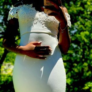 WHITE FLORAL BODYCON DRESS!